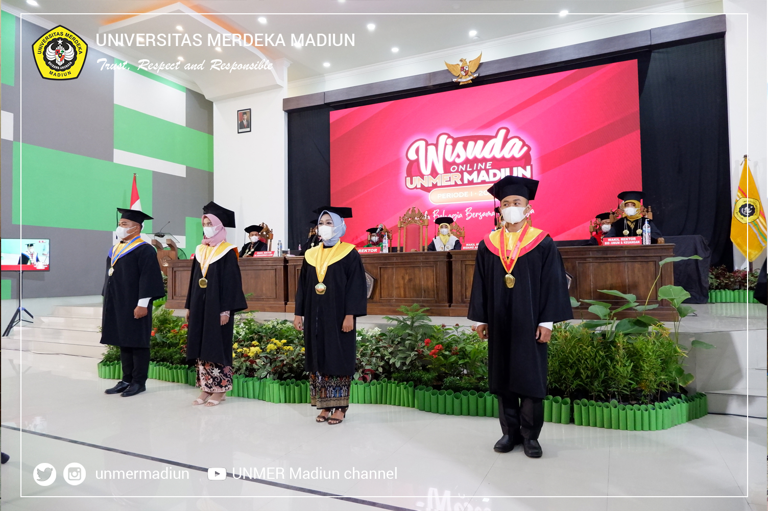 Detail Gambar Foto Wisuda Bersama Keluarga Nomer 22