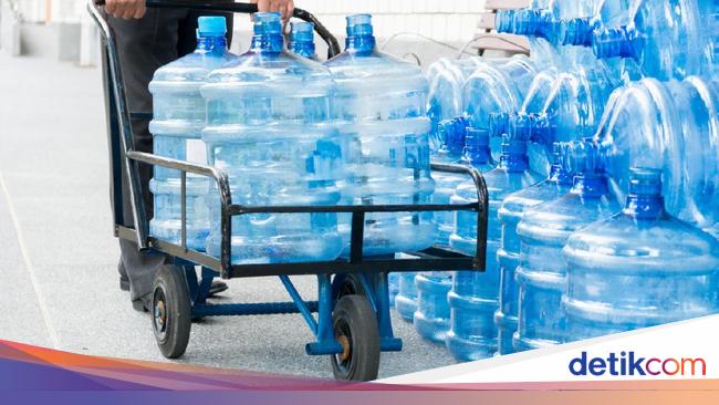 Detail Gambar Galon Aqua Dari Sisi Depan Nomer 17