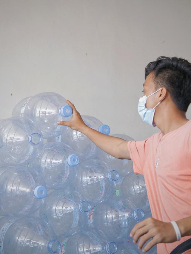 Detail Gambar Galon Aqua Dari Sisi Depan Nomer 18