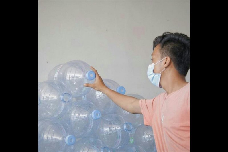 Detail Gambar Galon Aqua Dari Sisi Depan Nomer 33