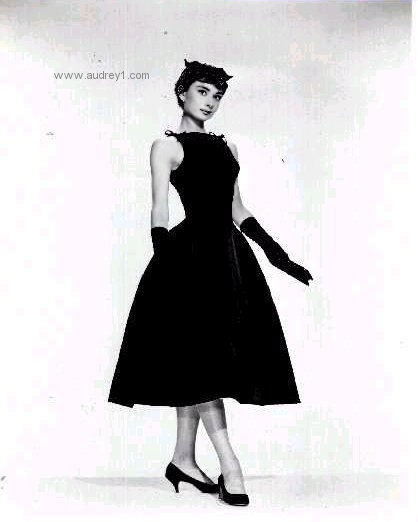 Detail Schwarzes Kleid Audrey Hepburn Nomer 18