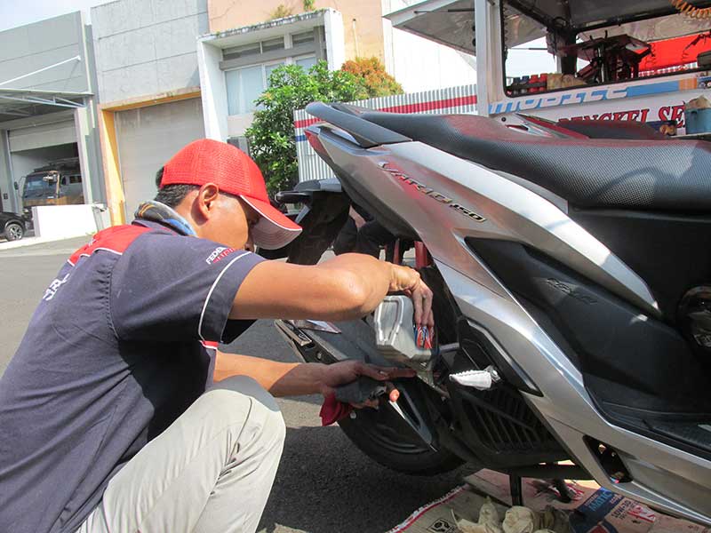 Detail Gambar Ganti Oli Motor Nomer 35