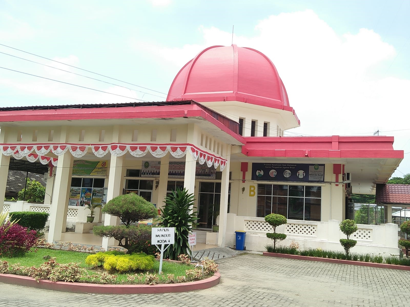 Detail Gambar Gedung Gedung Pengadilan Yg Ada Di Sumut Nomer 3