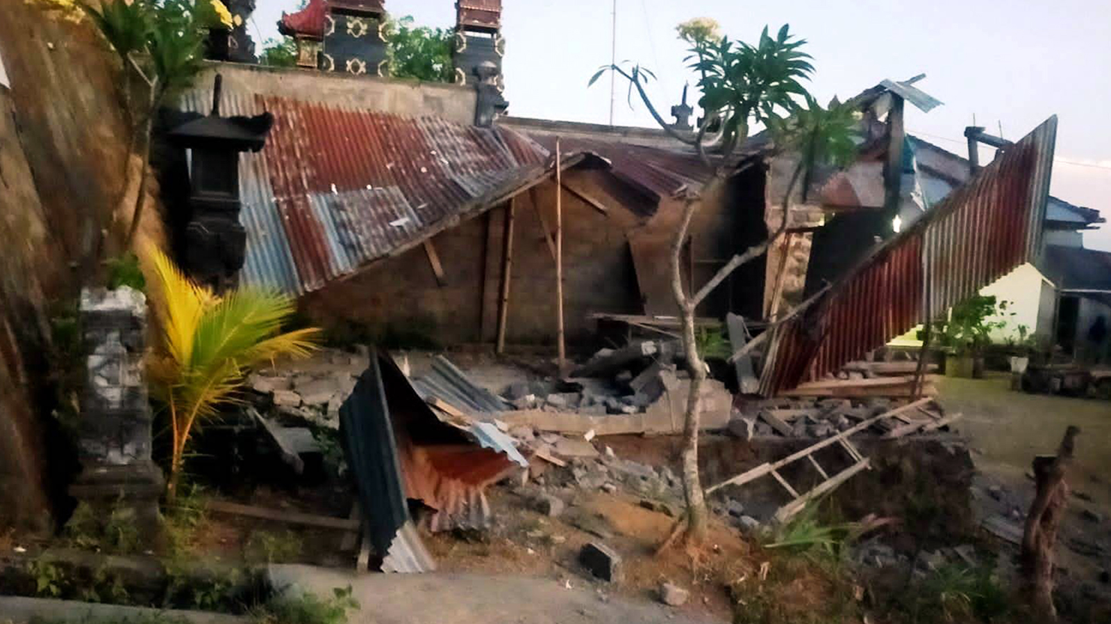 Detail Gambar Gempa Bumi Di Bali Nomer 7