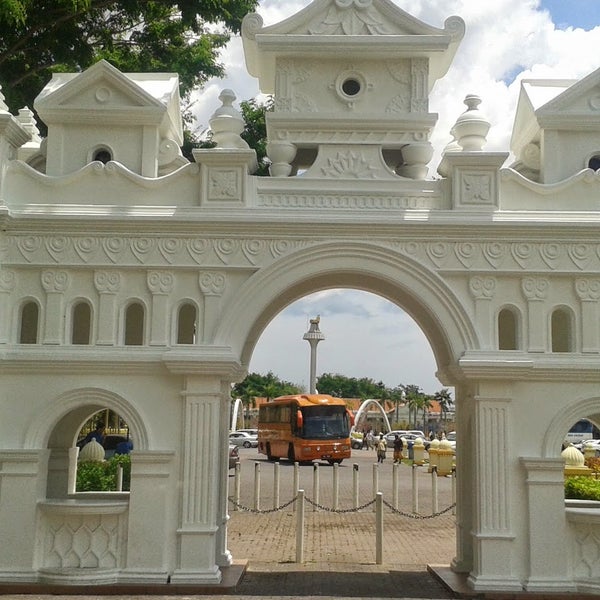 Detail Gambar Gerbang Istana Nomer 19