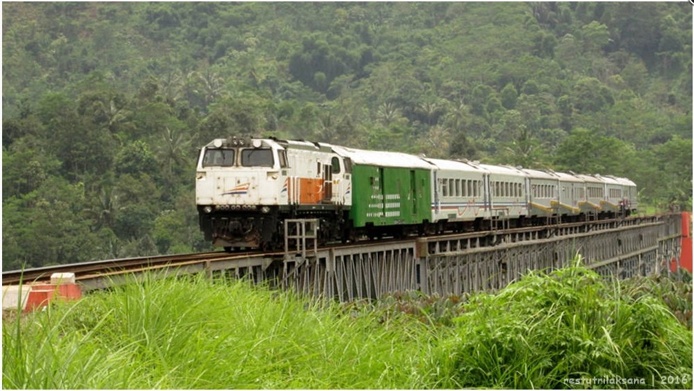 Detail Gambar Gerbong Kereta Argo Parahyangan Nomer 25