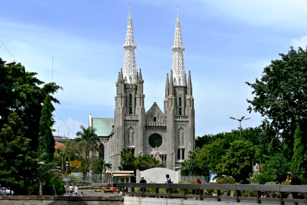 Detail Gambar Gereja Di Indonesia Nomer 13