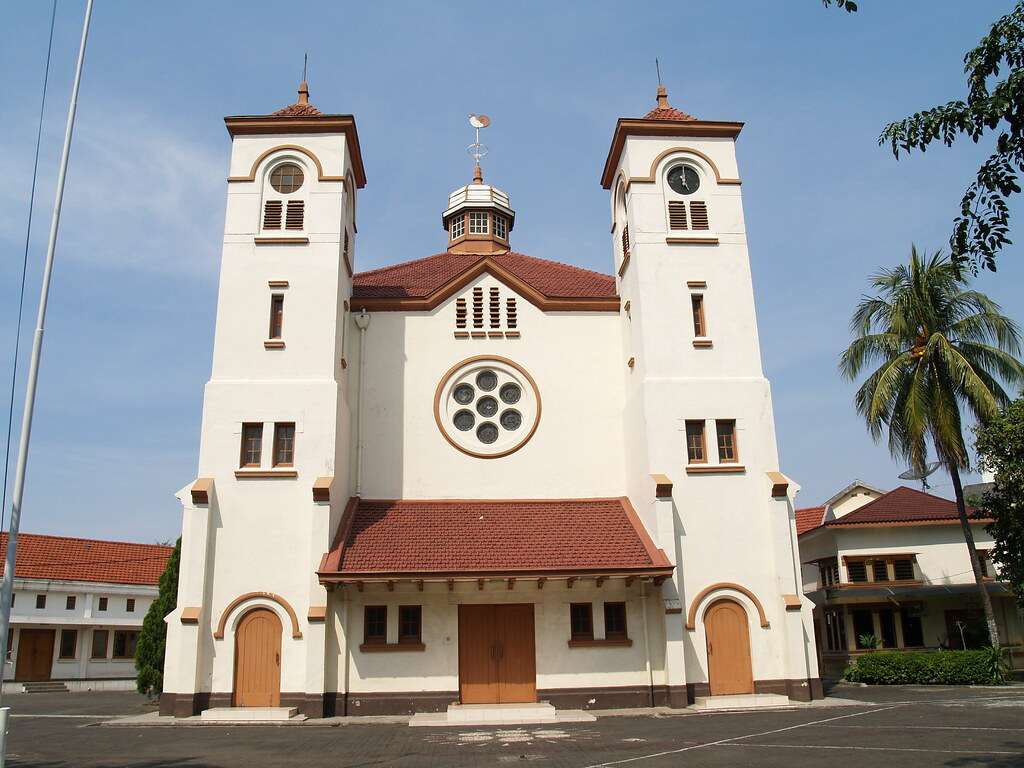 Detail Gambar Gereja Di Indonesia Nomer 7
