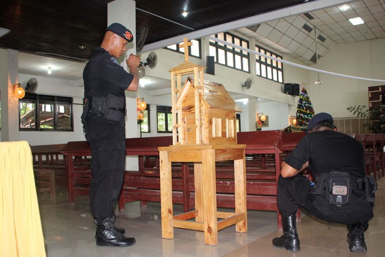 Detail Gambar Gereja Hkbp Estomihi Bengkong Batam Nomer 19