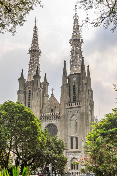 Detail Gambar Gereja Katedral Nomer 3