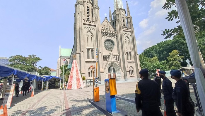 Detail Gambar Gereja Katedral Jakarta Nomer 38