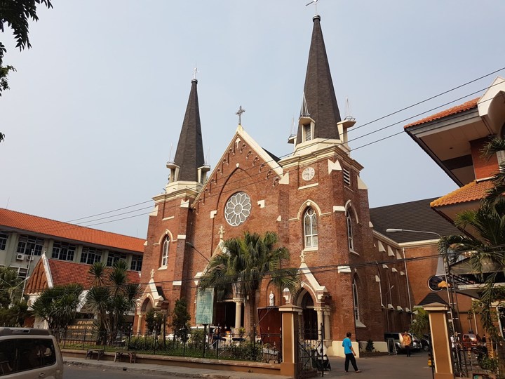 Detail Gambar Gereja Kristen Gambar Gereja Katolik Nomer 6