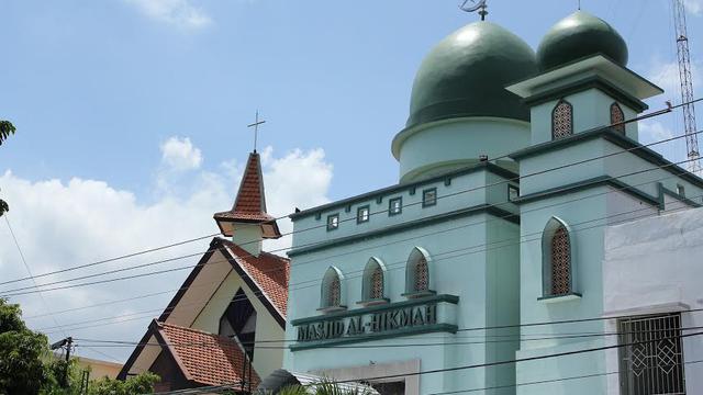 Detail Gambar Gereja Kristen Masjid Nomer 2