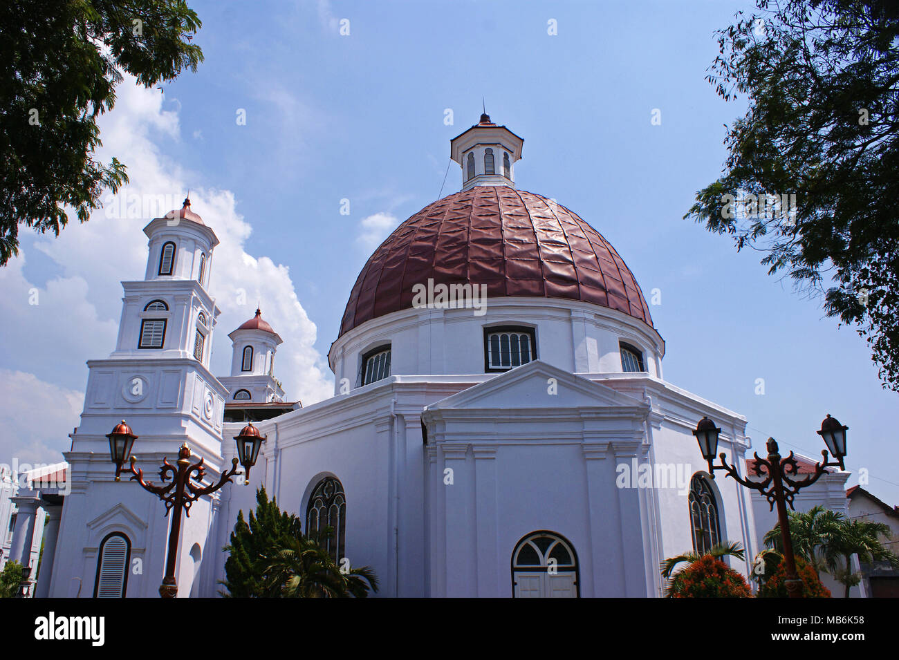 Detail Gambar Gereja Kristen Masjid Agung Semarang Nomer 25