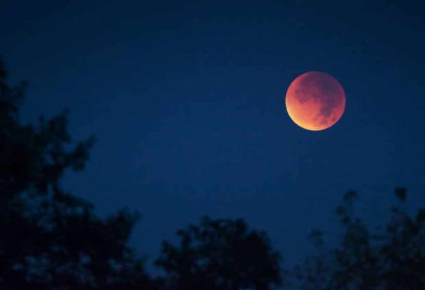 Detail Gambar Gerhana Bulan Merah Nomer 25