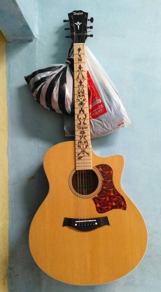 Gambar Gitar Taylor Akustik - KibrisPDR