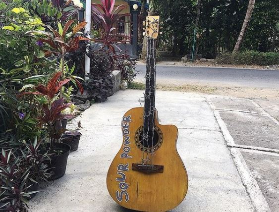 Detail Gambar Gitar Unik Nomer 10