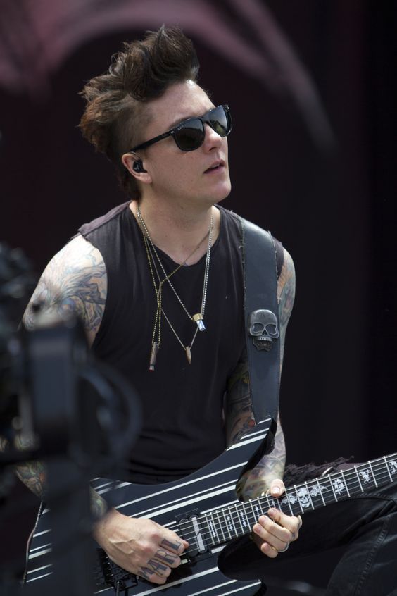 Detail Gambar Gitaris Avenged Sevenfold Nomer 2