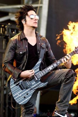 Detail Gambar Gitaris Avenged Sevenfold Nomer 7