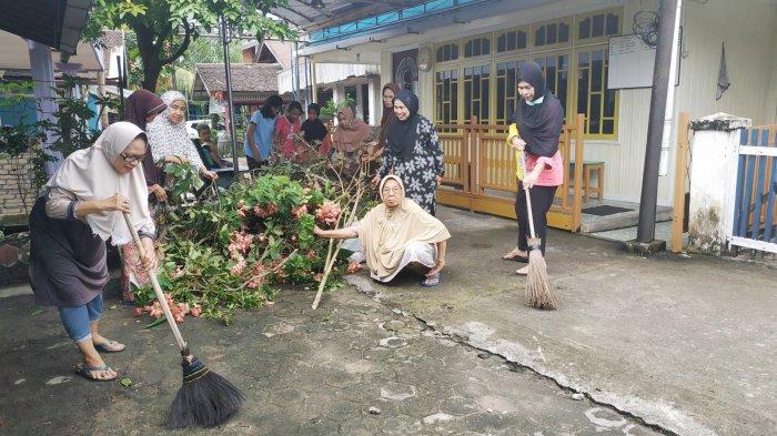 Detail Gambar Gotong Royong Di Lingkungan Rumah Nomer 2