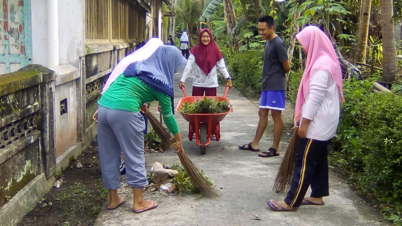 Detail Gambar Gotong Royong Di Lingkungan Rumah Nomer 9