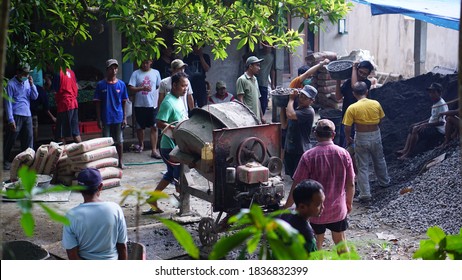 Detail Gambar Gotong Royong Di Lingkungan Rumah Nomer 27