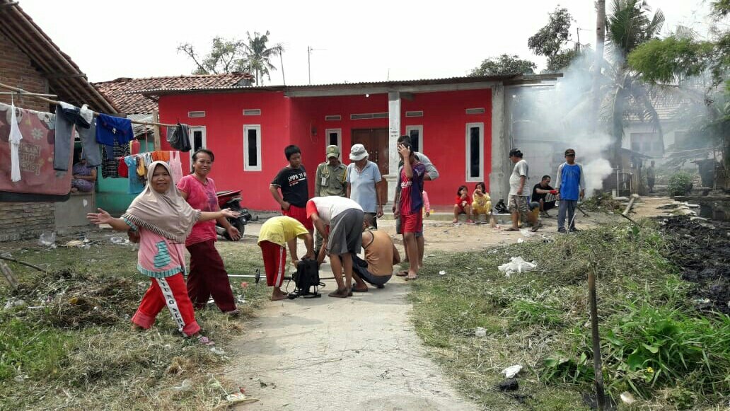 Detail Gambar Gotong Royong Di Lingkungan Rumah Nomer 32