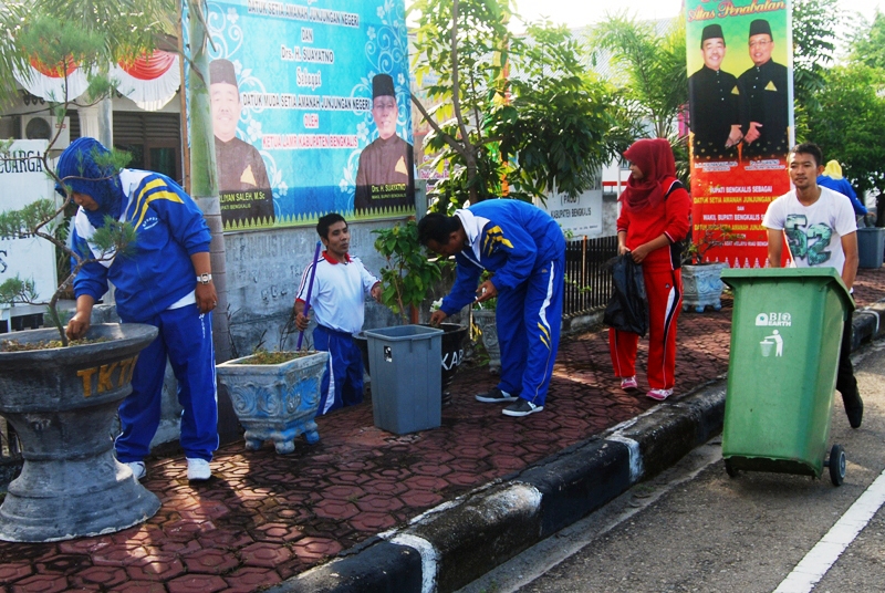 Detail Gambar Gotong Royong Di Sekolah Nomer 20