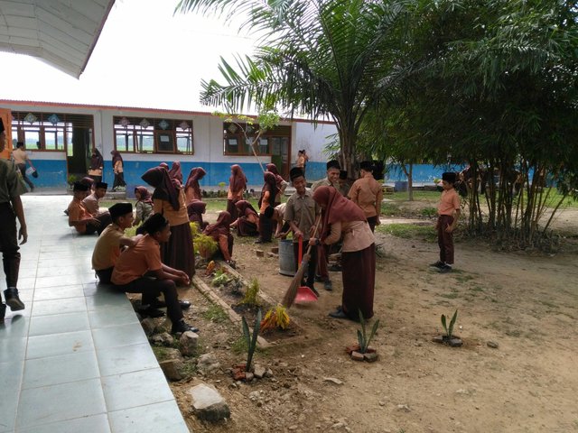 Detail Gambar Gotong Royong Di Sekolah Nomer 38