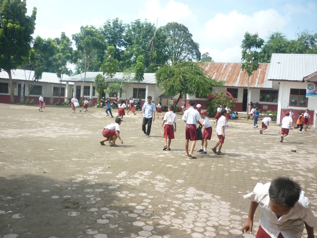 Detail Gambar Gotong Royong Di Sekolah Nomer 49