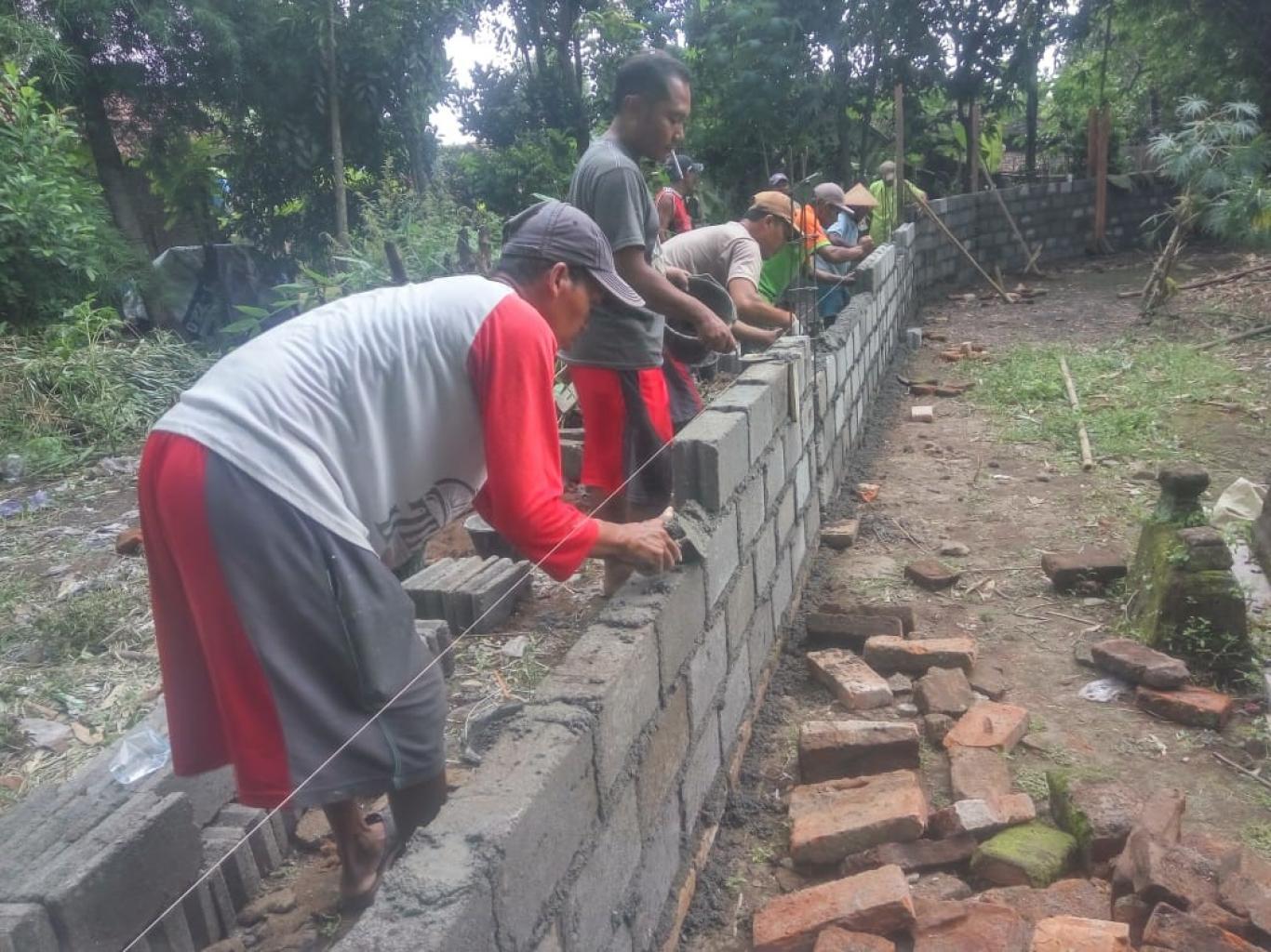 Detail Gambar Gotong Royong Gambar Jalan Batako Dari Hasil Gotong Royong Nomer 2