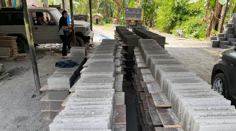 Detail Gambar Gotong Royong Gambar Jalan Batako Dari Hasil Gotong Royong Nomer 23