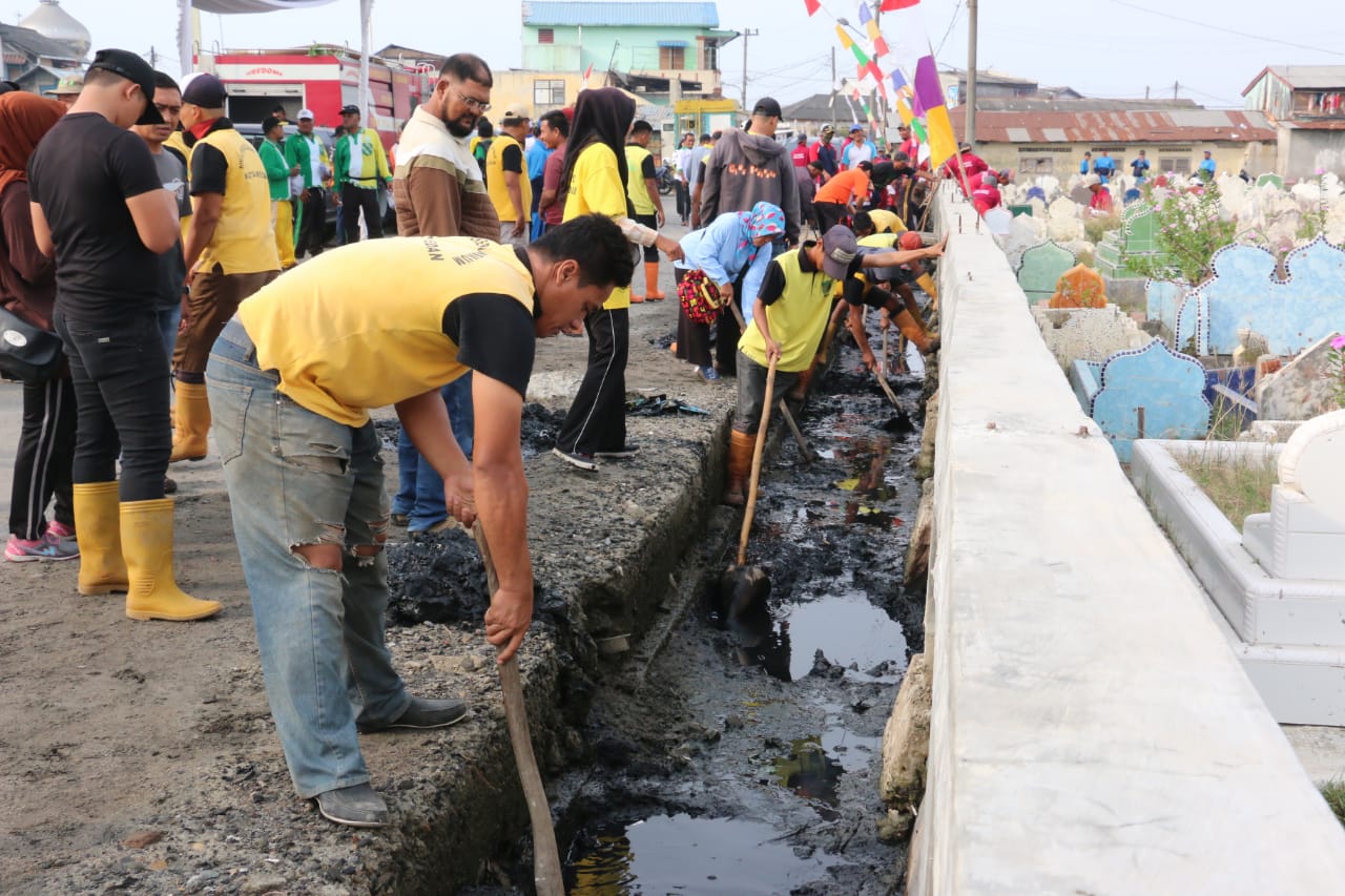 Detail Gambar Gotong Royong Membersihkan Lingkungan Nomer 10