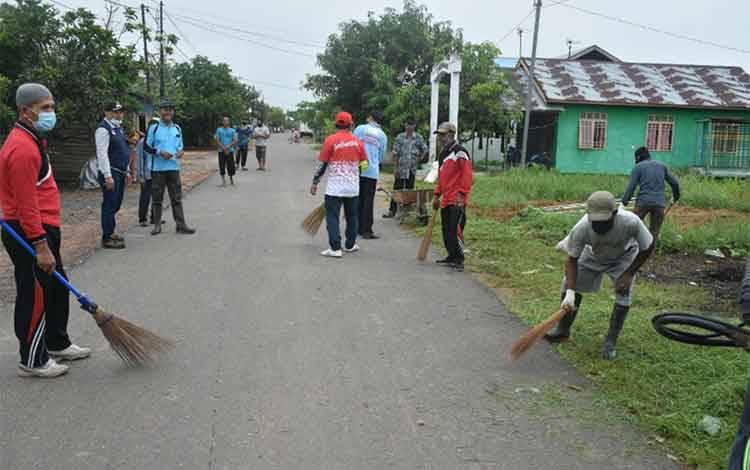 Detail Gambar Gotong Royong Membersihkan Lingkungan Nomer 23