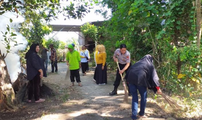 Detail Gambar Gotong Royong Membersihkan Lingkungan Nomer 24