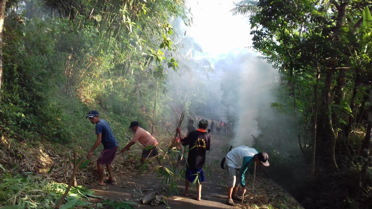 Detail Gambar Gotong Royong Membersihkan Lingkungan Nomer 30