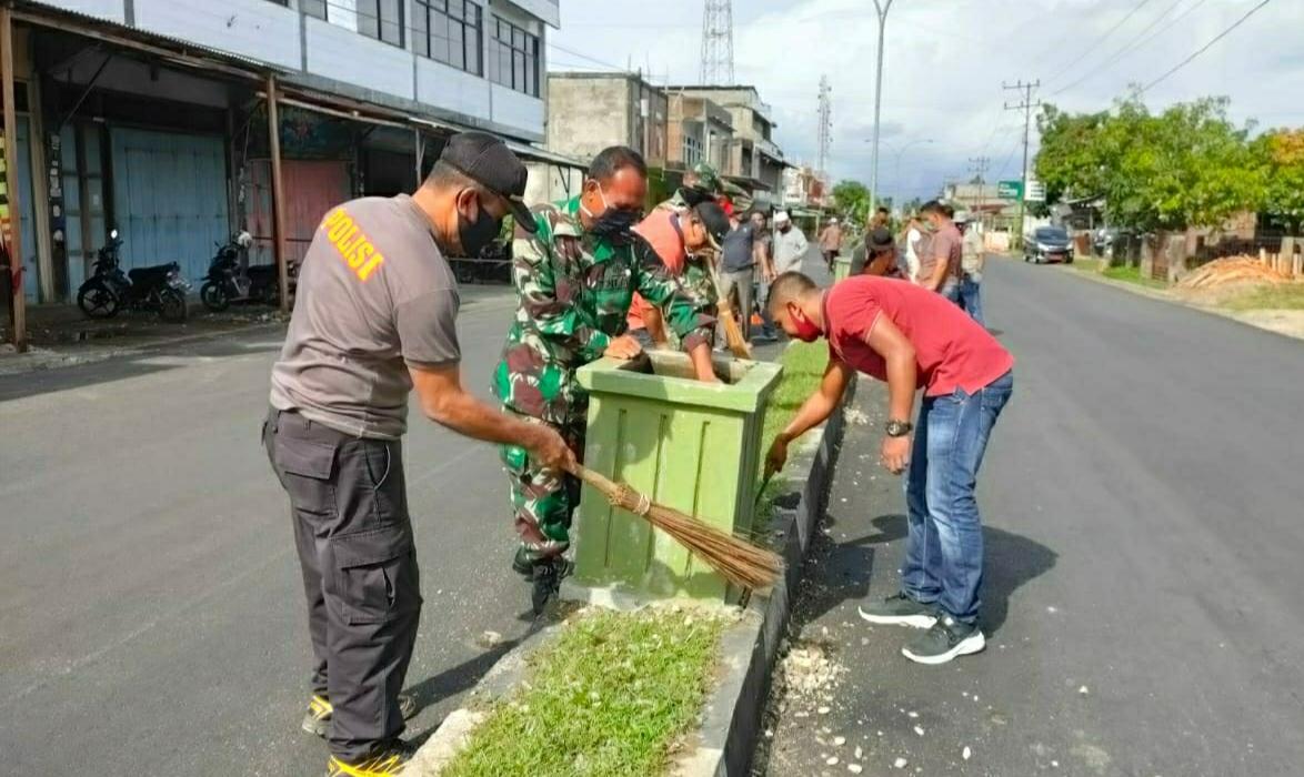 Detail Gambar Gotong Royong Membersihkan Lingkungan Nomer 34