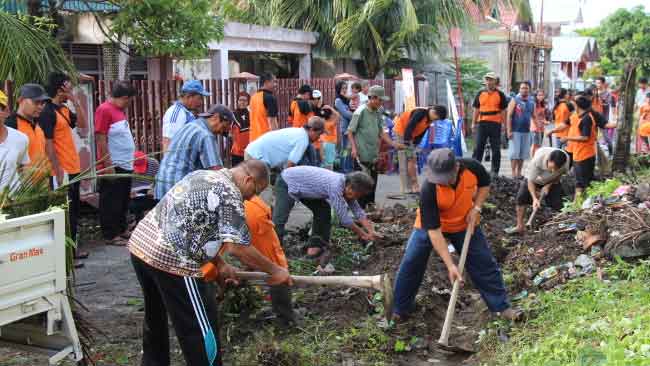 Detail Gambar Gotong Royong Membersihkan Lingkungan Nomer 4