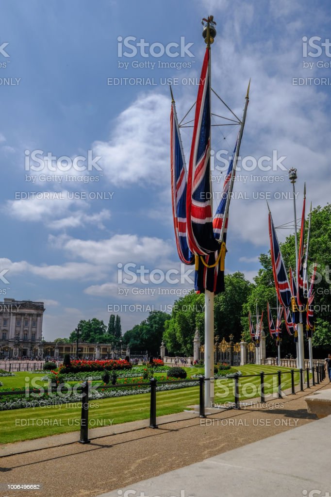 Detail Gambar Grafik Tiang 3 Bendera Nomer 4