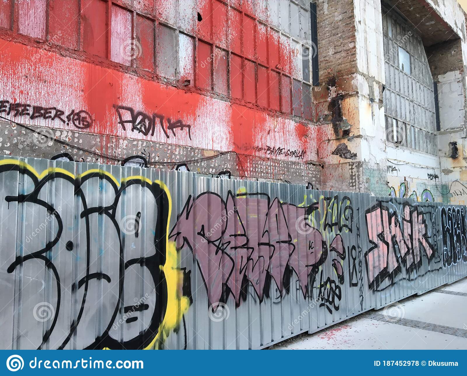 Detail Gambar Grafiti Barcelona Nomer 24