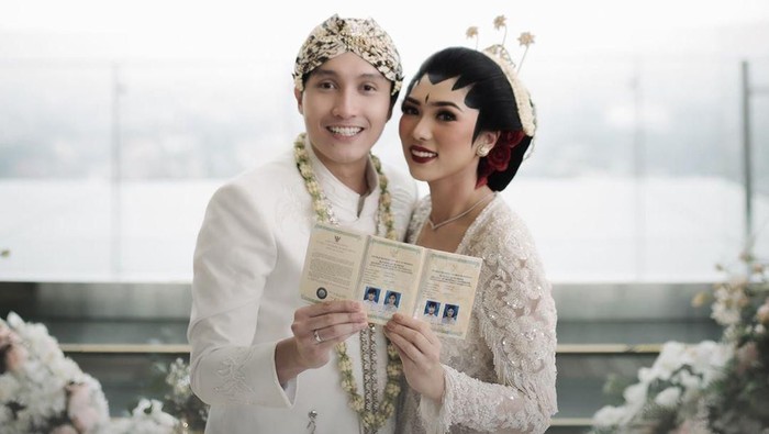 Detail Contoh Foto Gandeng Nikah Nomer 34