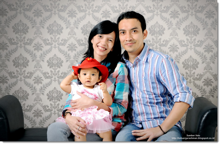 Detail Contoh Foto Keluarga Dengan Bayi Nomer 40