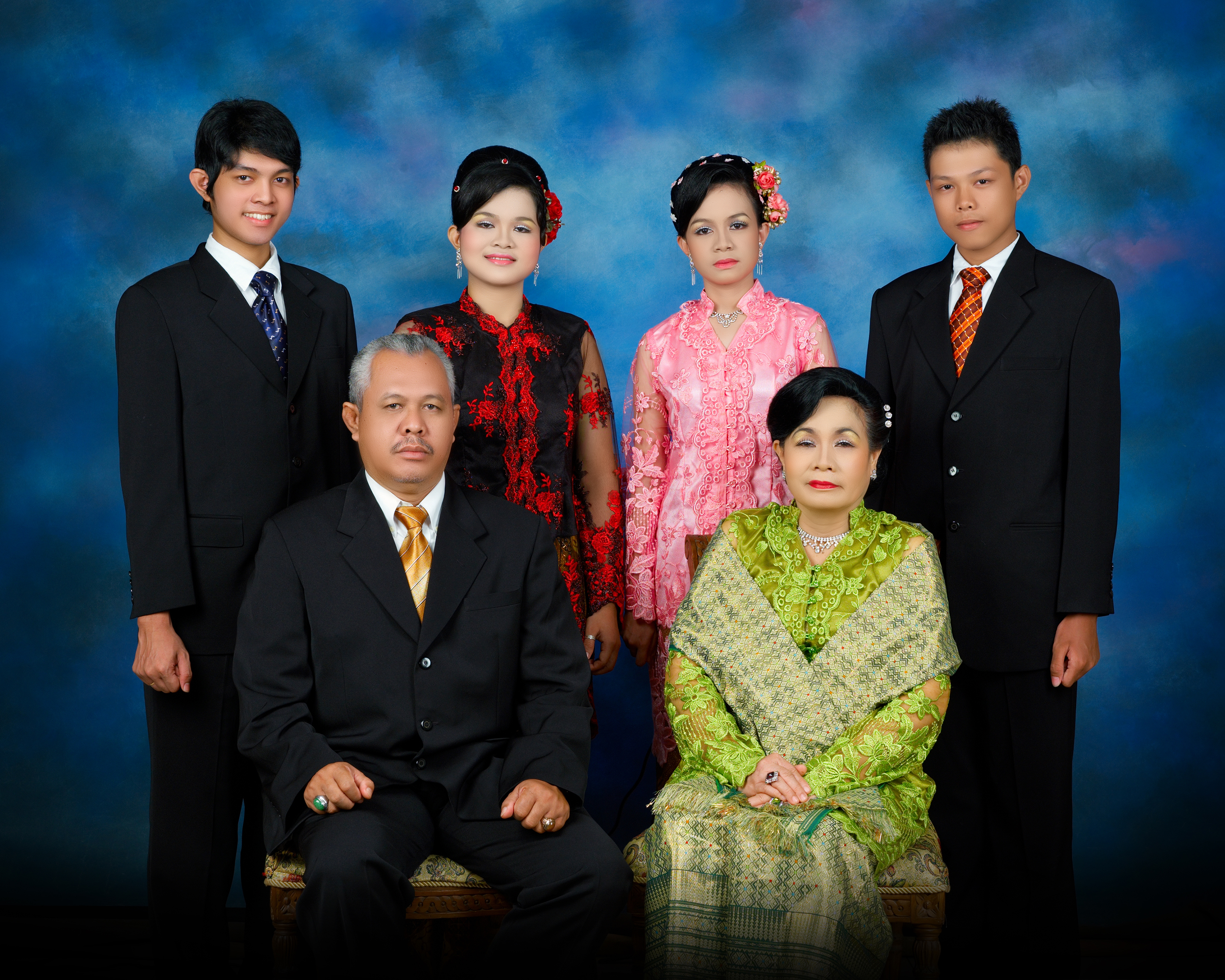Detail Contoh Foto Keluarga Formal Nomer 12
