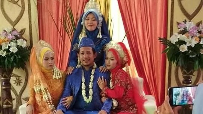 Detail Contoh Foto Pengantin Di Pelaminan Nomer 52