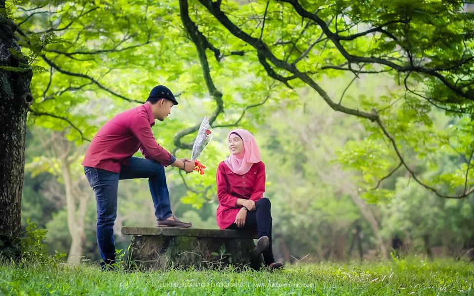 Detail Contoh Foto Prewed Outdoor Nomer 13