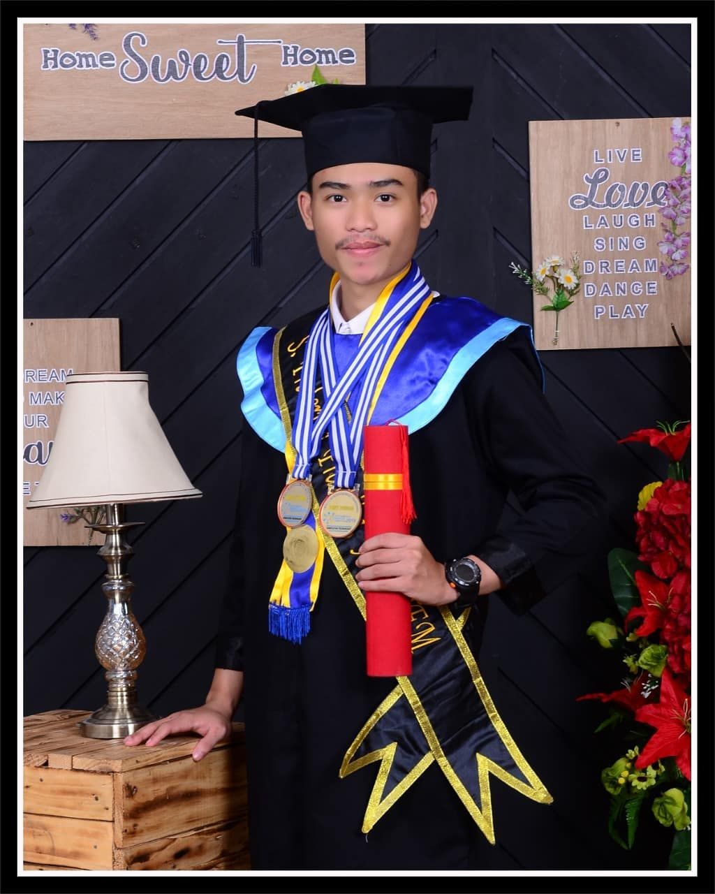 Detail Contoh Foto Wisuda Nomer 16