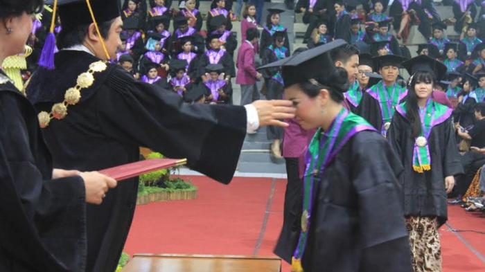 Detail Contoh Foto Wisuda Nomer 24