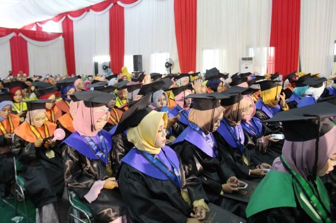 Detail Contoh Foto Wisuda Sarjana Nomer 25