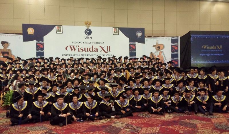 Detail Contoh Foto Wisuda Sarjana Nomer 30