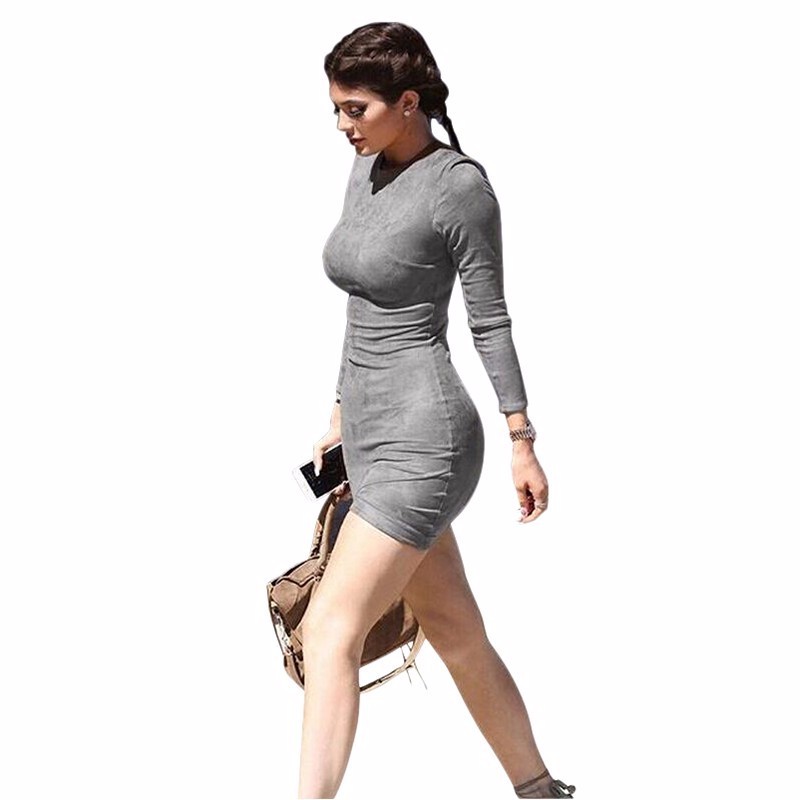 Detail Kylie Jenner Schwarzes Kleid Nomer 7